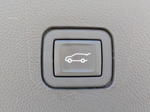 Used 2023 Chevrolet Traverse RS w/ LPO, Floor Liner Package AWD/4WD image 8