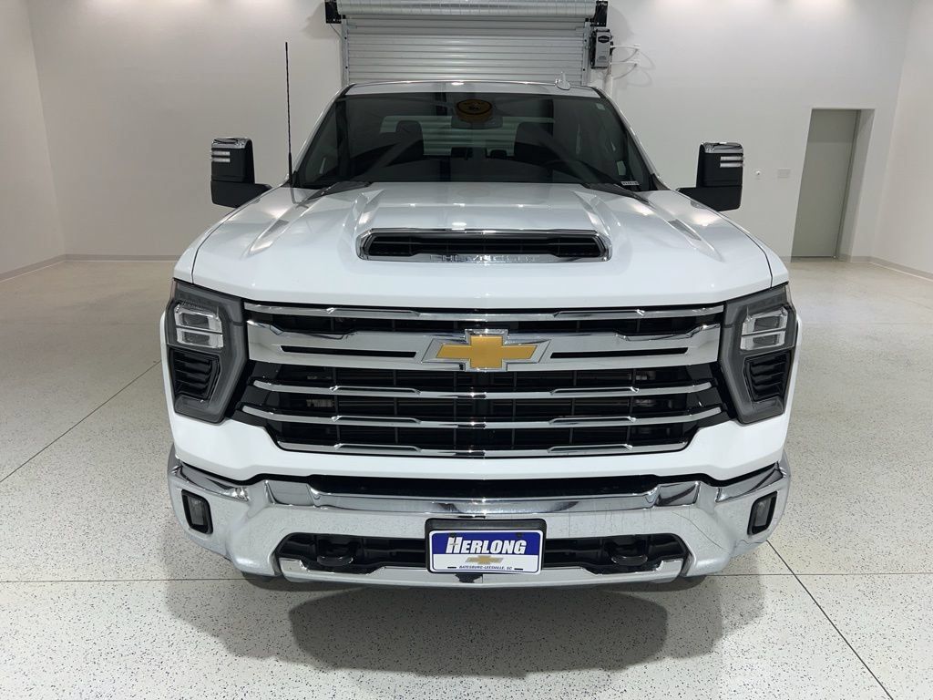 Used 2024 Chevrolet Silverado 2500 LTZ AWD/4WD image 8