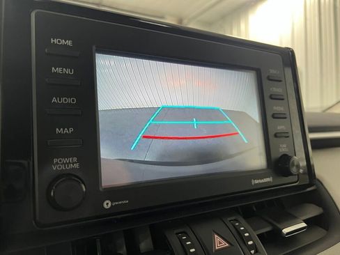 Used 2021 Toyota RAV4 XLE Premium image 9