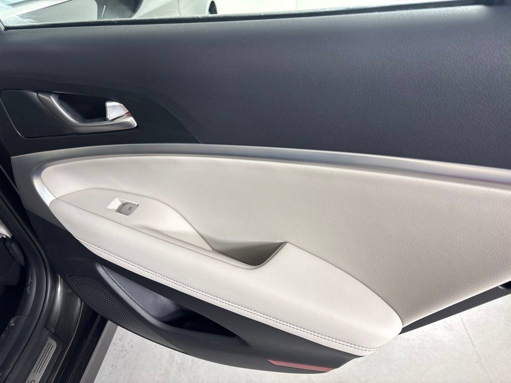 Used 2023 Genesis G70 2.0T RWD image 18
