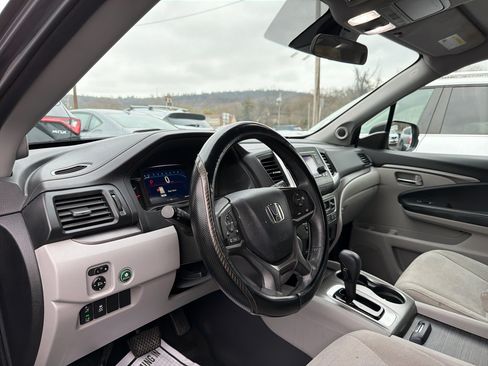 Used 2019 Honda Pilot LX image 17