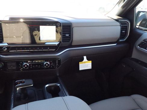 New 2026 GMC Sierra 1500 SLT image 11