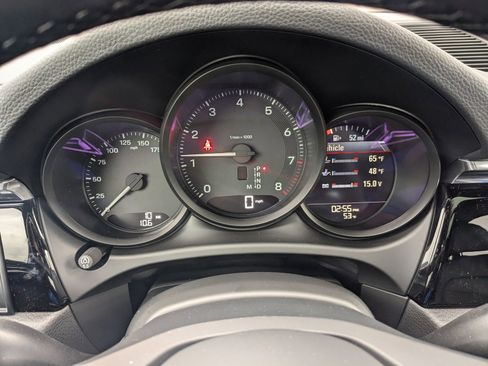 Used 2025 Porsche Macan image 16