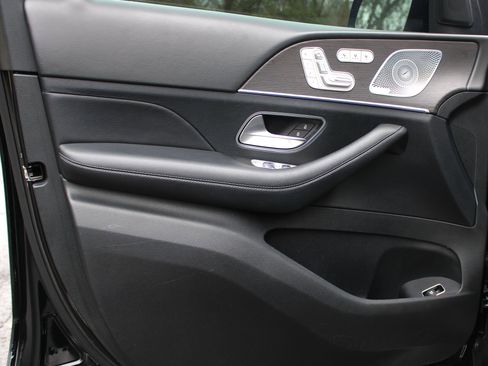 Used 2021 Mercedes-Benz GLS 580 4MATIC image 13