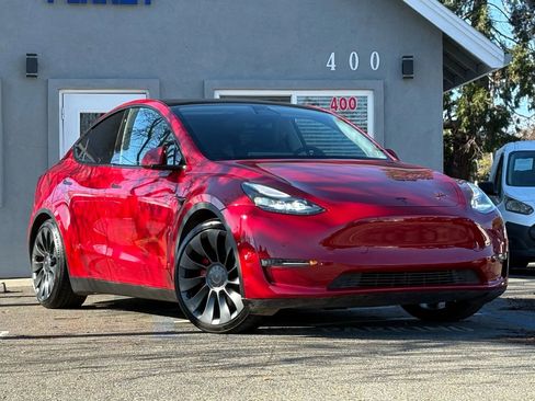Used 2023 Tesla Model Y Long Range image 3