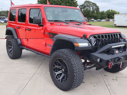 Used 2024 Jeep Wrangler Unlimited AWD/4WD image 3