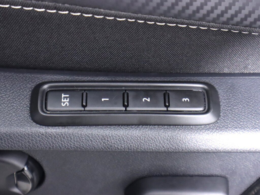 Used 2021 Volkswagen Atlas Cross Sport SEL AWD/4WD image 32