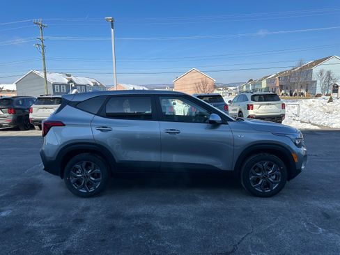 New 2026 Kia Seltos LX image 4