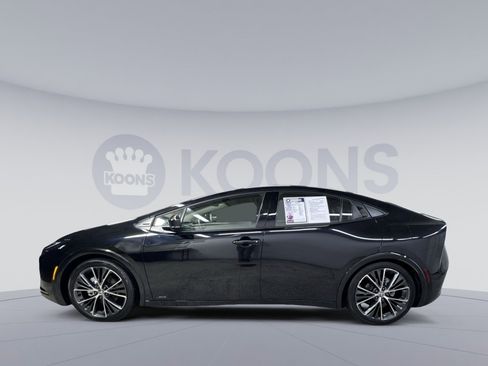 Used 2025 Toyota Prius XLE image 8