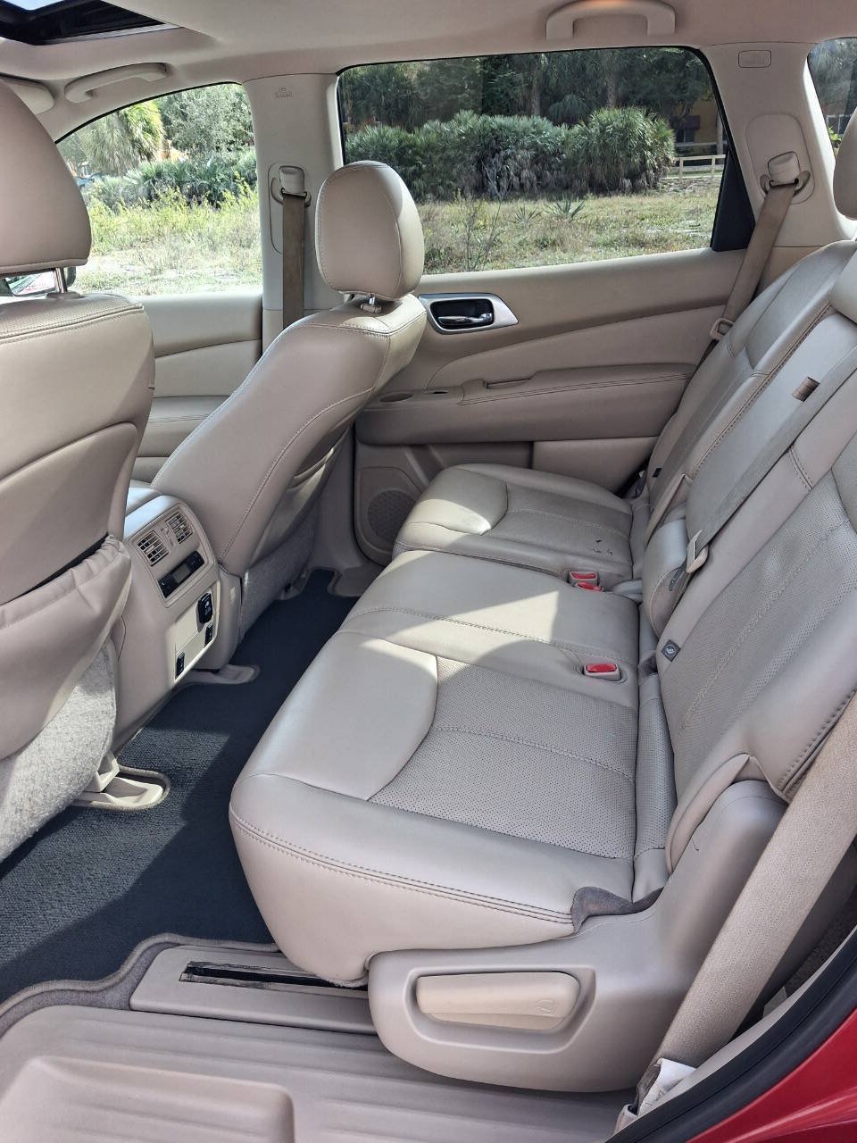 Used 2015 Nissan Pathfinder Platinum FWD image 23
