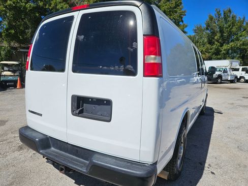 Used 2017 Chevrolet Express 3500 Extended image 4