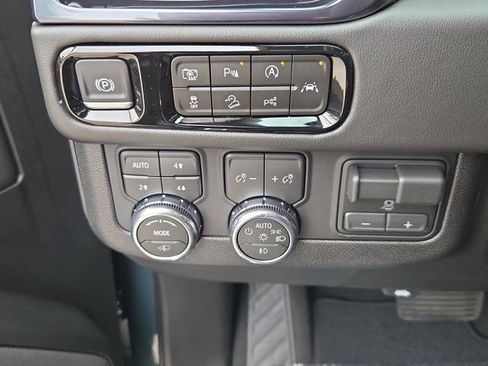 New 2026 GMC Yukon AT4 w/ AT4 Premium Plus Package image 25