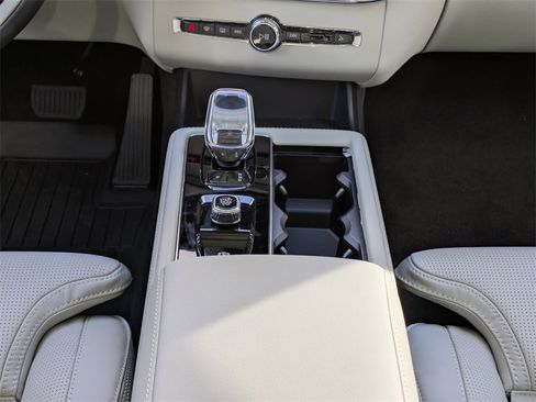 New 2026 Volvo XC90 B6 Ultra w/ Protection Package image 12