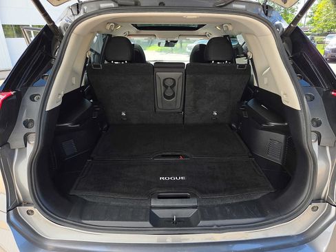 Used 2019 Nissan Rogue SV w/ Sun & Sound Touring Package AWD/4WD image 28