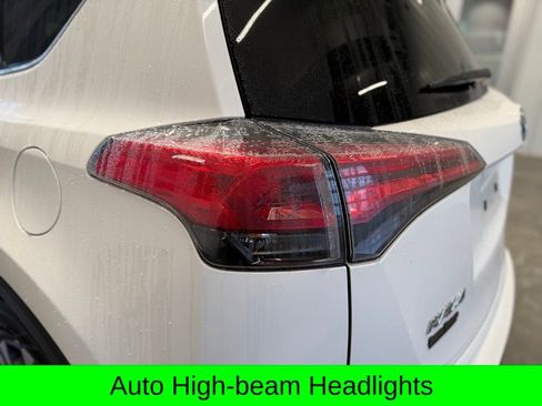 Used 2018 Toyota RAV4 LE image 9