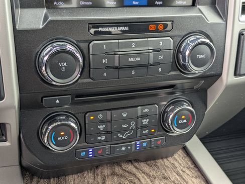 Used 2017 Ford F250 Lariat w/ Lariat Ultimate Package AWD/4WD image 25