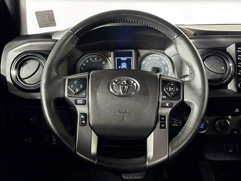Used 2021 Toyota Tacoma TRD Off-Road image 13