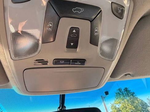 Used 2012 Toyota Sienna XLE w/ Entertainment Pkg FWD image 23