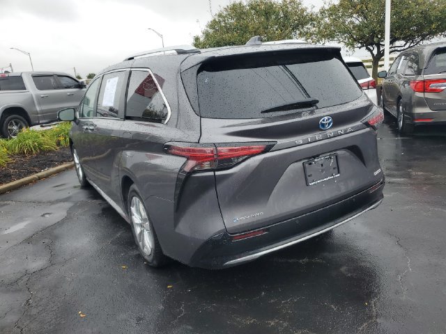 Used 2025 Toyota Sienna Limited AWD/4WD image 3