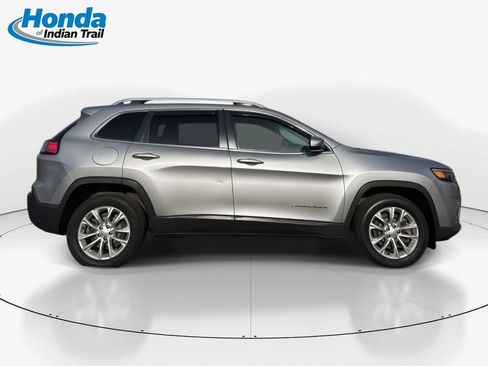Used 2019 Jeep Cherokee Latitude w/ Popular Appearance Group image 4