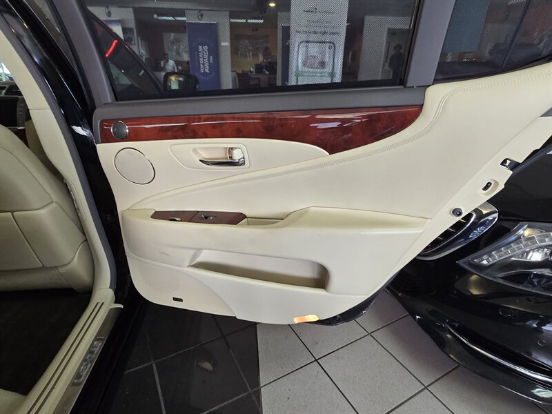 Used 2011 Lexus LS 460 L w/ Luxury Pkg AWD/4WD image 16