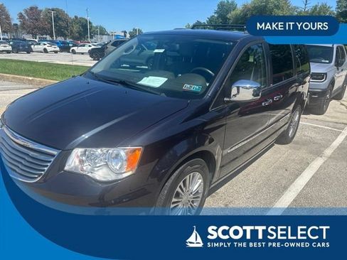 Used 2013 Chrysler Town & Country Touring-L w/ Driver Convenience Group FWD image 1