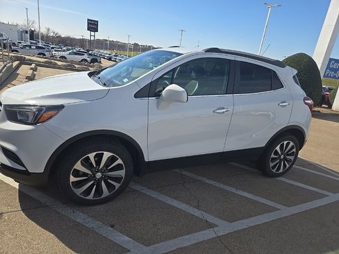 Used 2021 Buick Encore Preferred image 2