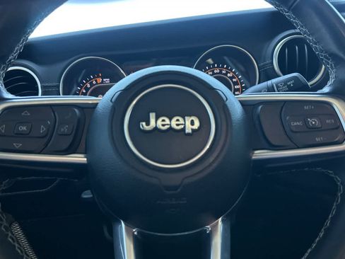 Used 2022 Jeep Gladiator Overland w/ Popular Equipment Package AWD/4WD image 25