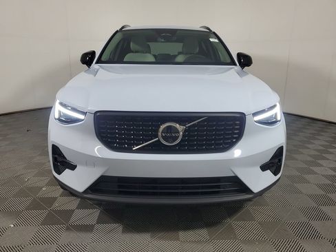 Certified 2026 Volvo XC40 B5 Plus AWD/4WD image 2