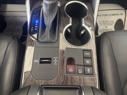 Used 2025 Toyota Highlander Platinum image 18