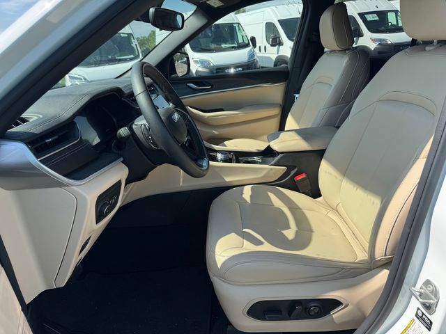 Certified 2024 Jeep Grand Cherokee Limited w/ Black Appearance Package AWD/4WD image 22