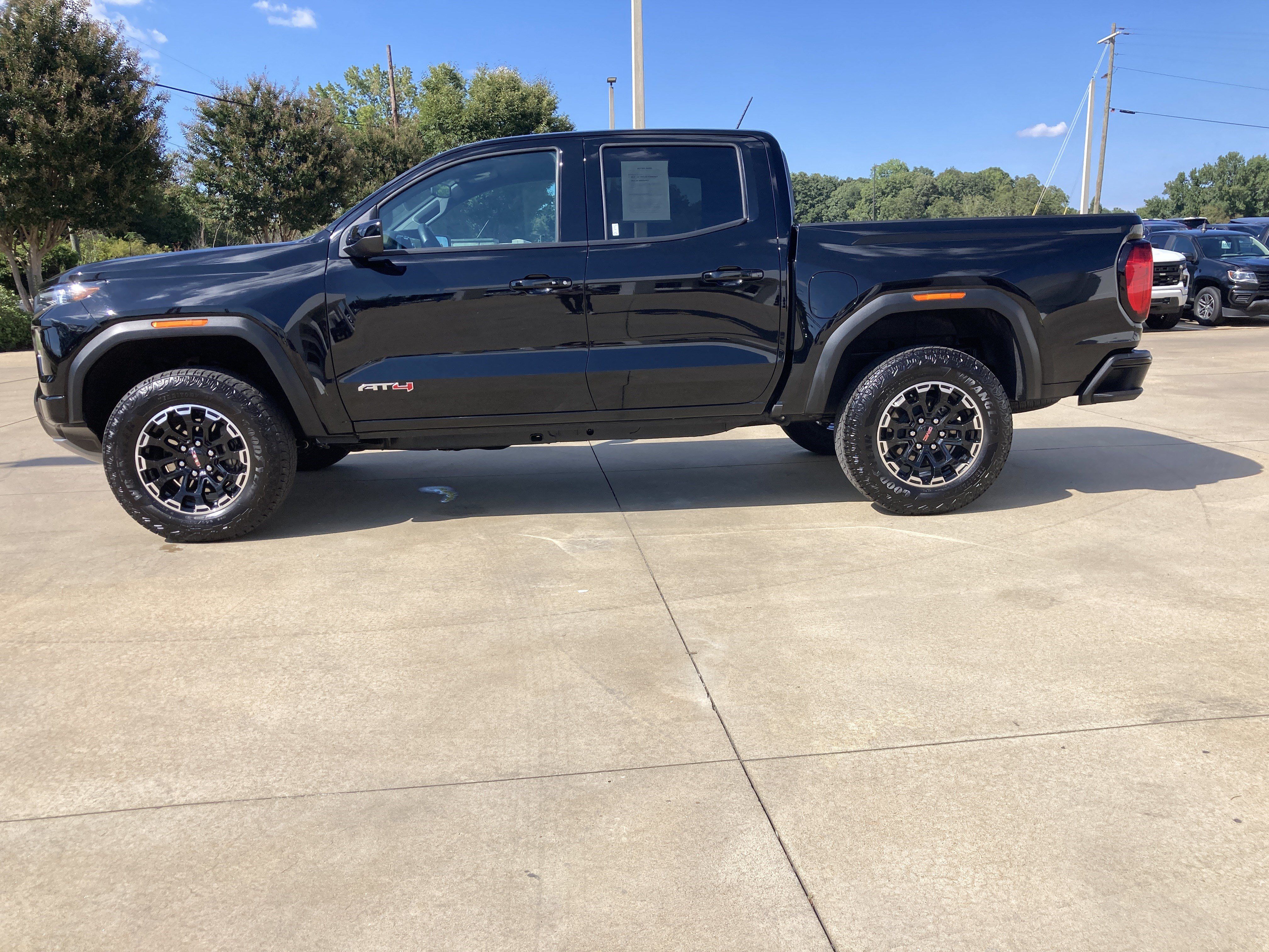 Certified 2026 GMC Canyon AT4 AWD/4WD image 9