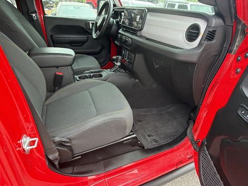 Used 2025 Jeep Wrangler Willys image 19
