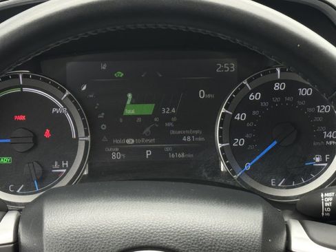 Used 2024 Toyota Highlander XLE AWD/4WD image 17