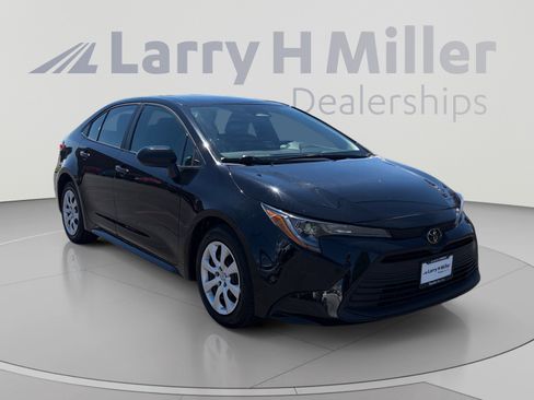 Used 2025 Toyota Corolla LE FWD image 7