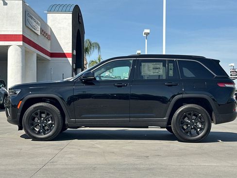 New 2026 Jeep Grand Cherokee Altitude image 3
