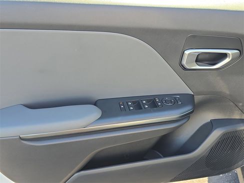 New 2025 Kia K4 LXS image 19