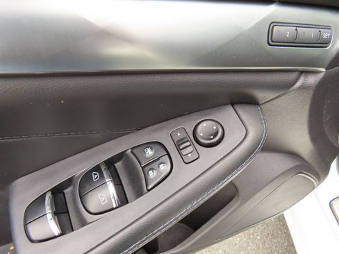 Used 2018 Nissan Maxima SR w/ Midnight Edition FWD image 13