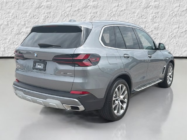Used 2025 BMW X5 xDrive40i AWD/4WD image 3