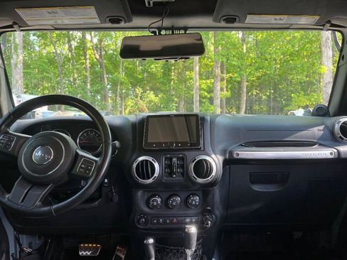 Used 2014 Jeep Wrangler Unlimited Sahara w/ Connectivity Group AWD/4WD image 27