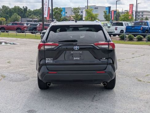 Used 2023 Toyota RAV4 LE AWD/4WD image 4