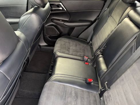 Used 2024 Mitsubishi Outlander SE image 4