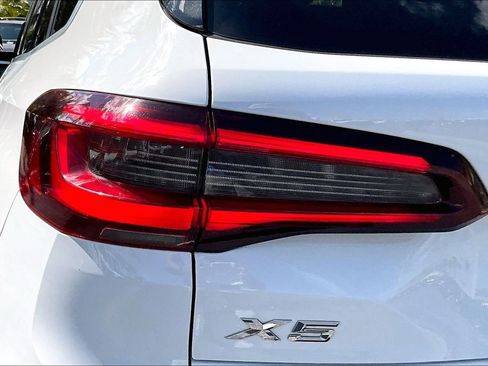 Used 2021 BMW X5 xDrive40i w/ Premium Package image 22