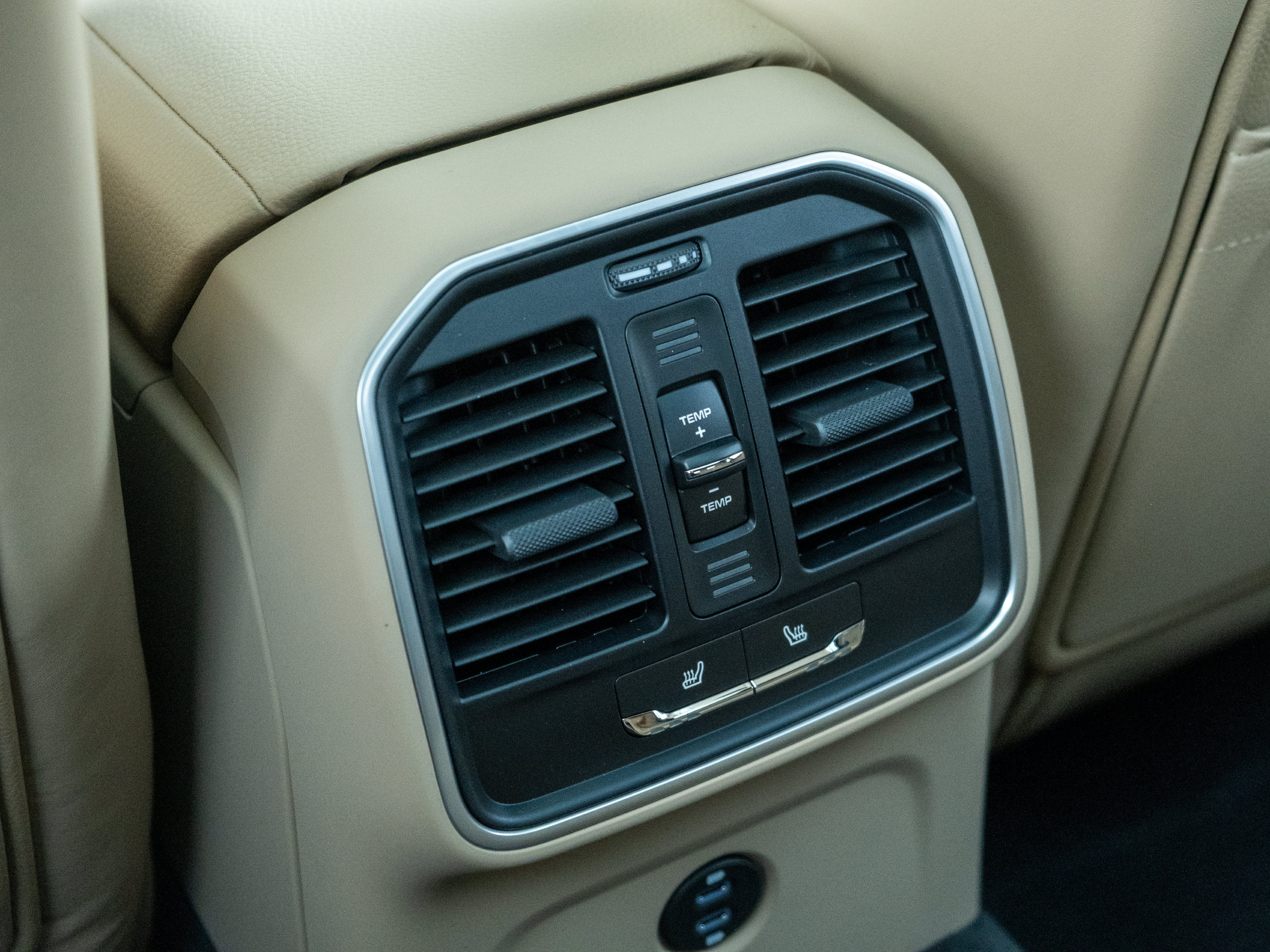 Certified 2026 Porsche Macan AWD/4WD image 37