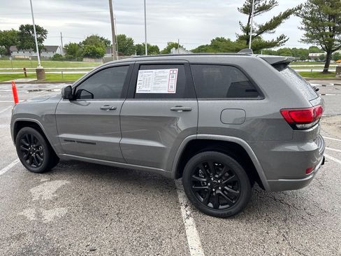 Used 2021 Jeep Grand Cherokee Laredo X AWD/4WD image 18