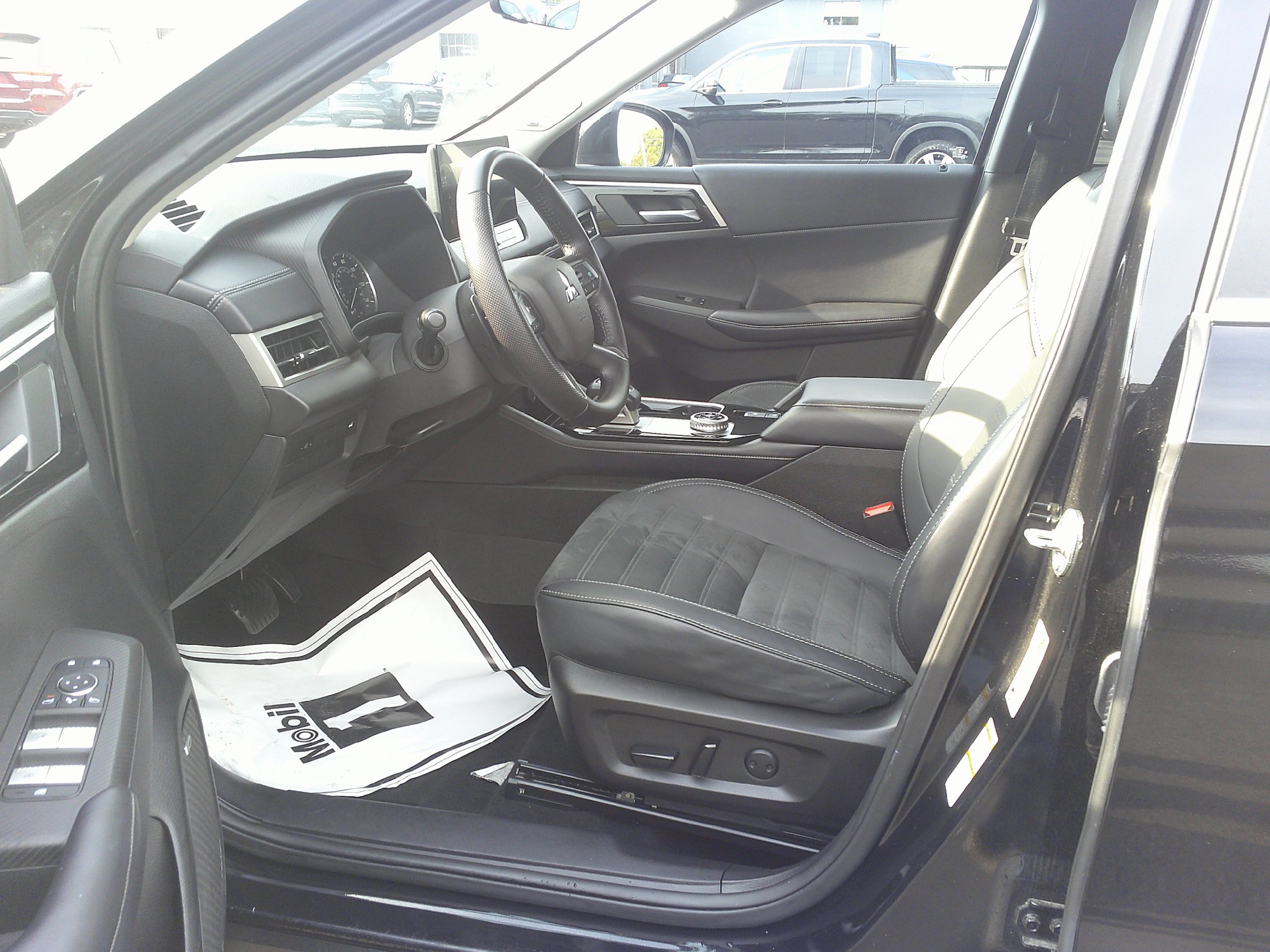 Used 2025 Mitsubishi Outlander SE AWD/4WD image 18