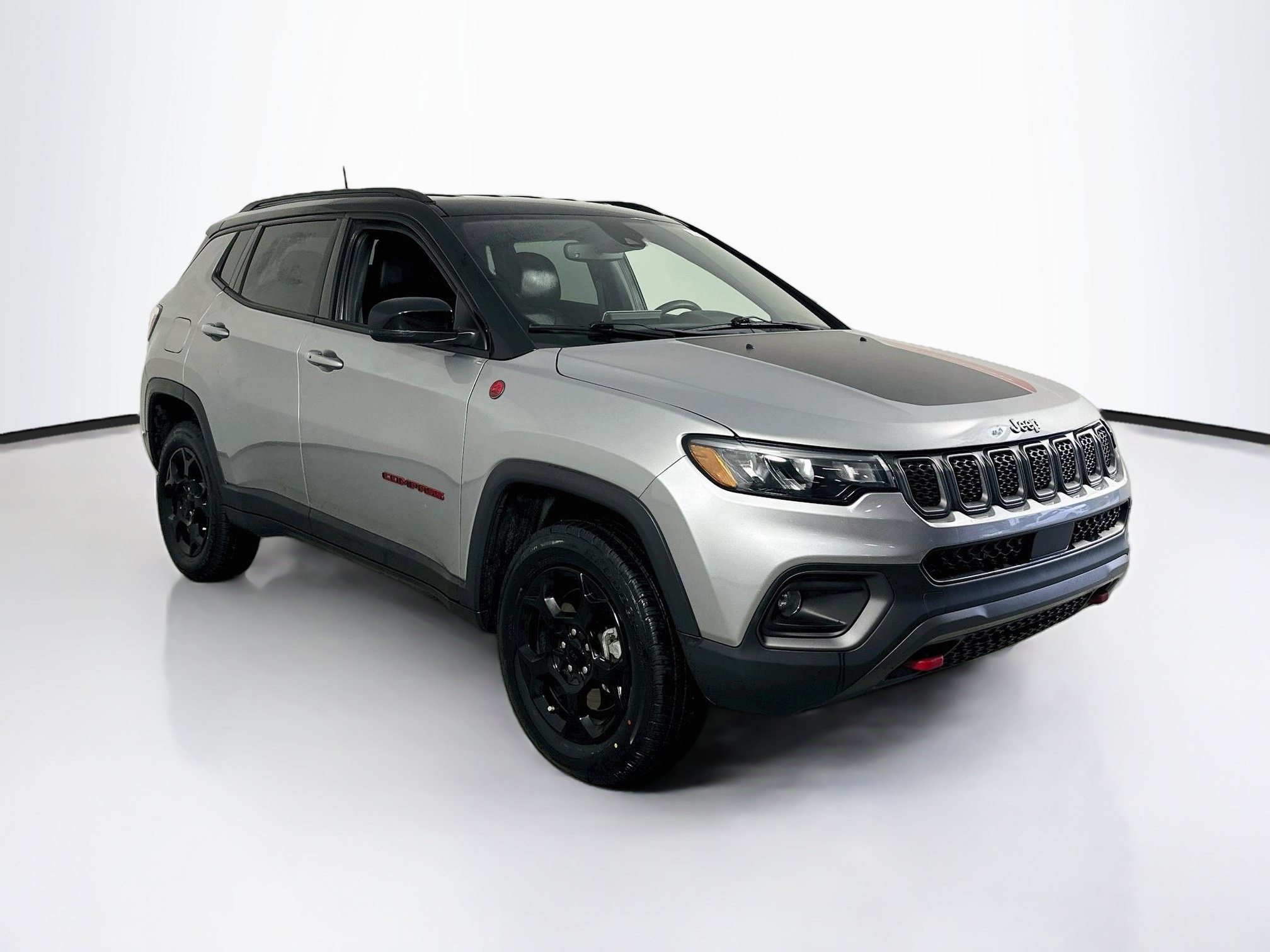 Used 2023 Jeep Compass Trailhawk AWD/4WD image 3