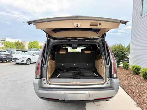 Used 2018 Cadillac Escalade ESV Platinum AWD/4WD image 51