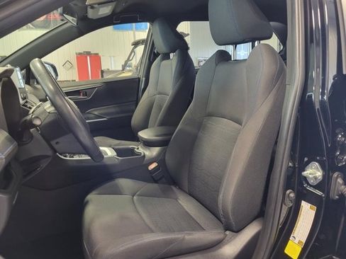 Used 2023 Toyota RAV4 SE image 10