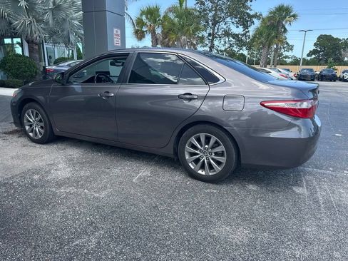 Used 2017 Toyota Camry XLE w/ Moonroof Package FWD image 4